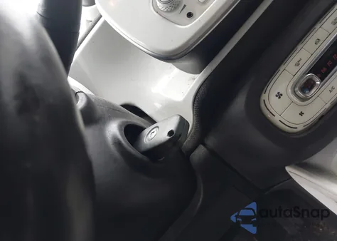 2016 Smart Fortwo Passion/Prime/Proxy/Pure z USA, uszkodzony, nr VIN WMEFJ5DA6GK066480